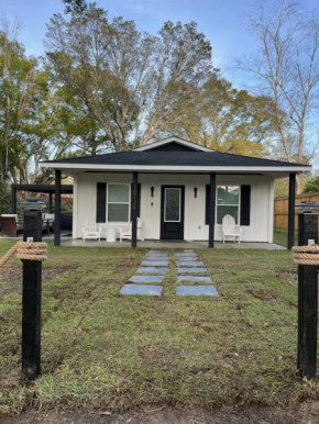 Love Shack in Foley/ Hot Tub / Modern Cozy